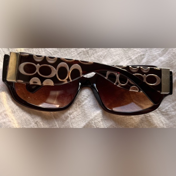 Coach sunglasses with monogram on outside - Picture 2 of 4